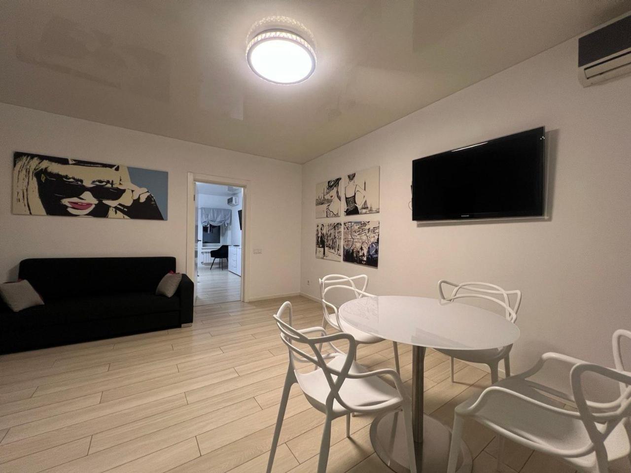 2-Room Luxury Apartment In The Center 基輔 外观 照片